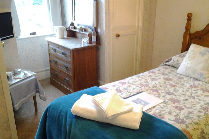 Room 17 of 37