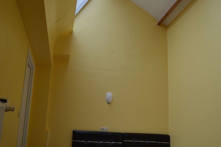 Room 9 of 34
