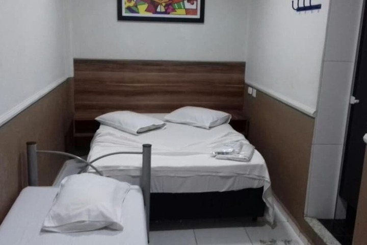 Room 17 of 38