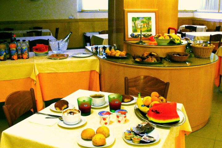 Breakfast/Coffee Service 14 of 19