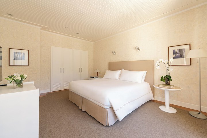 Room 13 of 76