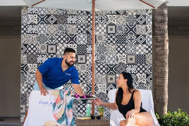 Poolside bar