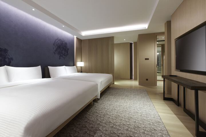 Room 18 of 82