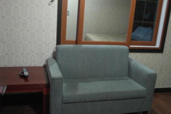 Room 2 of 6