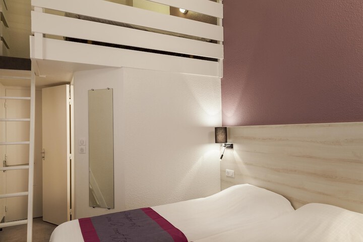 Room 9 of 31
