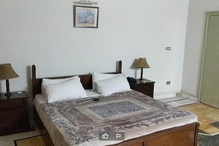 Room 8 of 9