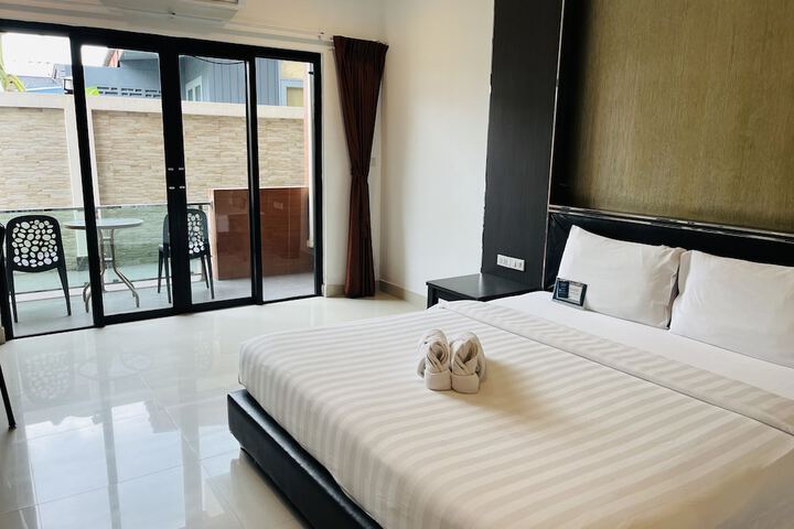 Room 2 of 140