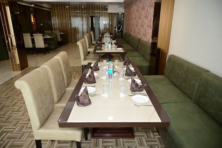 Dining 6 of 9