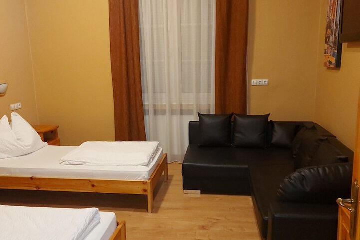 Room 9 of 35