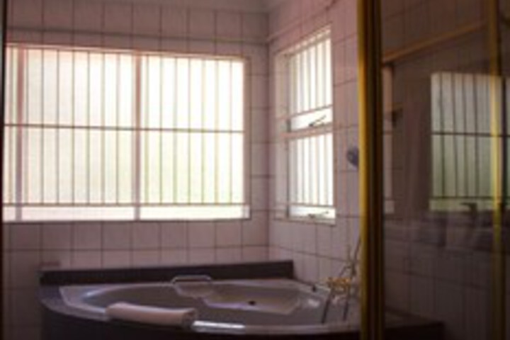 Room 5 of 17