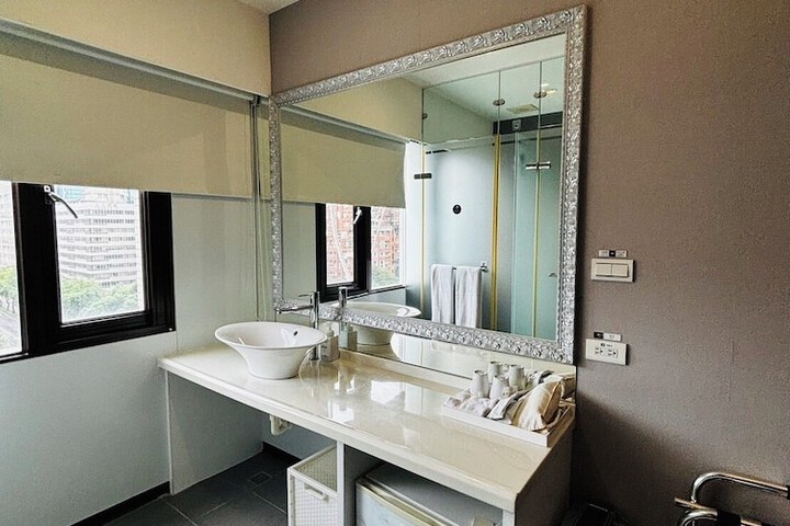 Room 43 of 51