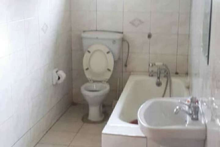 Room 8 of 13