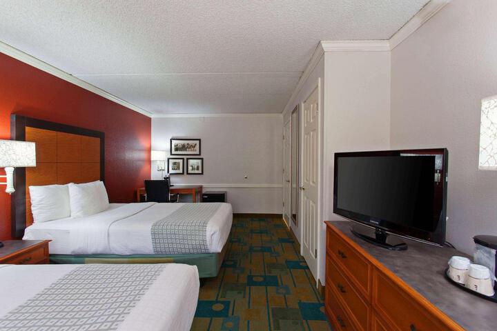Double Accessible King Size Bed (4 of 6)