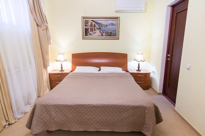 Room 2 of 73