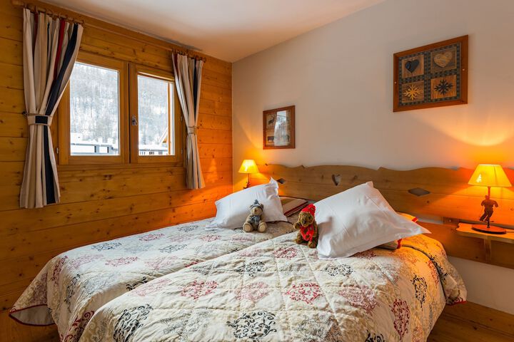 Room 4 of 18
