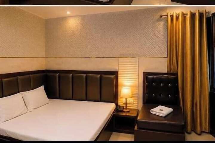 Room 10 of 16