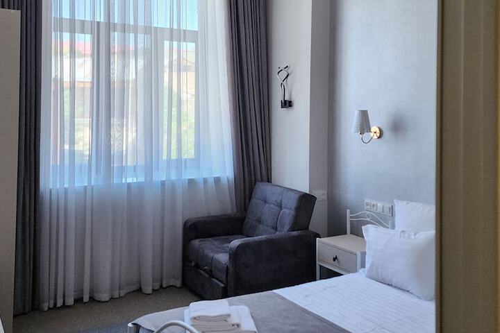 Room 16 of 38