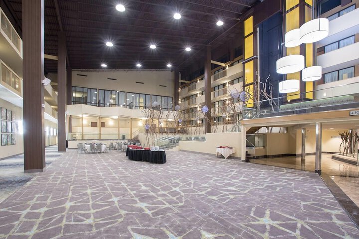 Entrance & Lobby