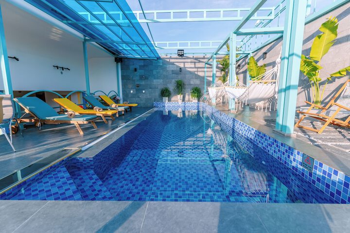 Pool 78 of 125