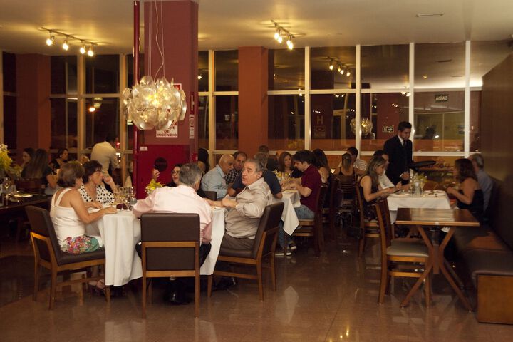 Dining 40 of 47