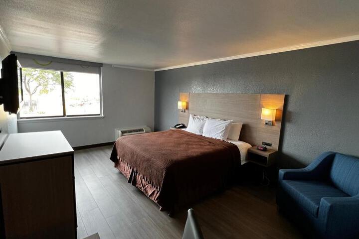 2 Queen Beds (5 of 9)