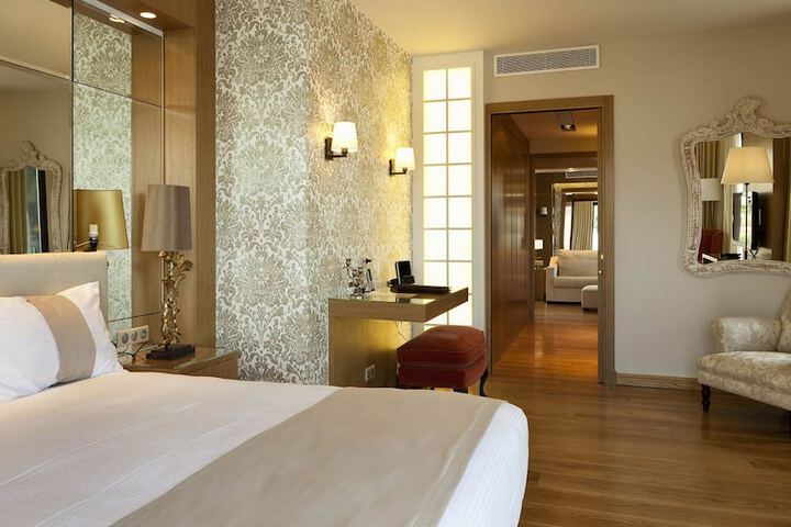 Room 5 of 82