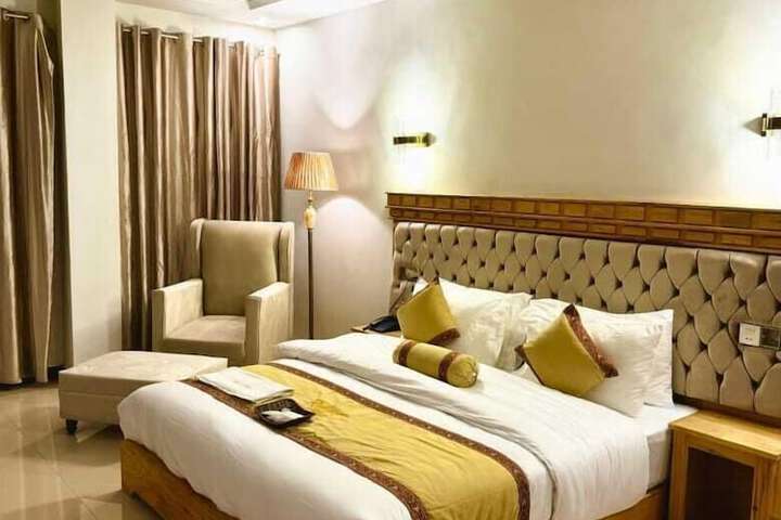 Room 5 of 6