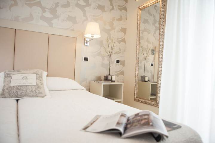 Room 12 of 87