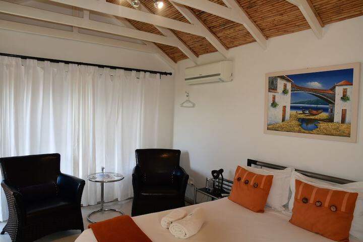 Room 10 of 76