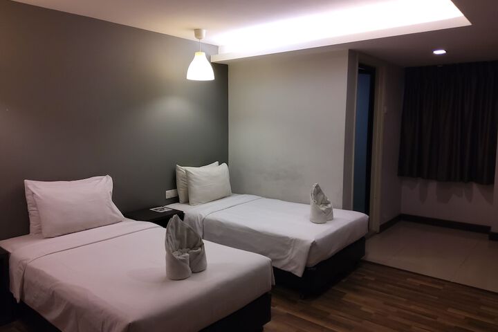 Room 9 of 38