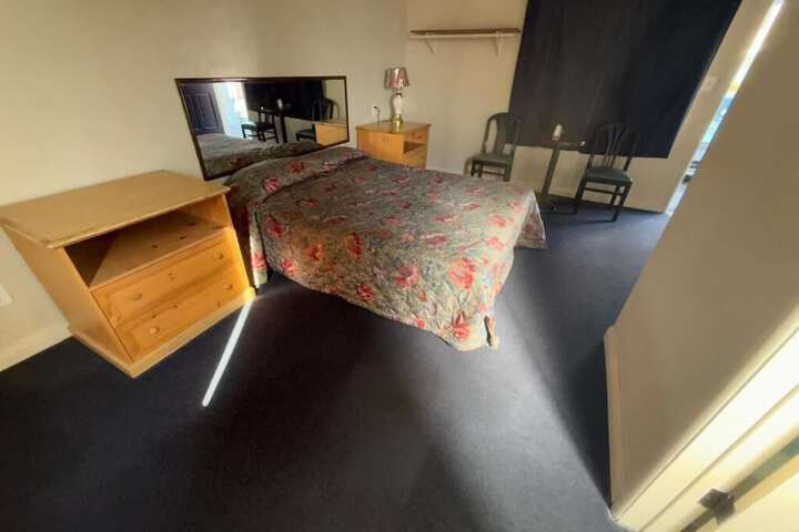 Room 3 of 10