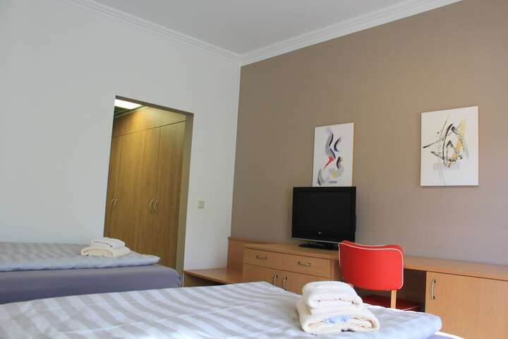 Room 8 of 42