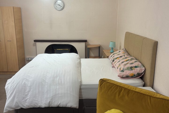 Room 33 of 40