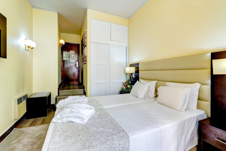 Room 18 of 74