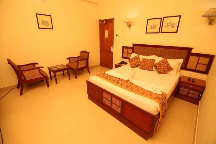 Room 12 of 30