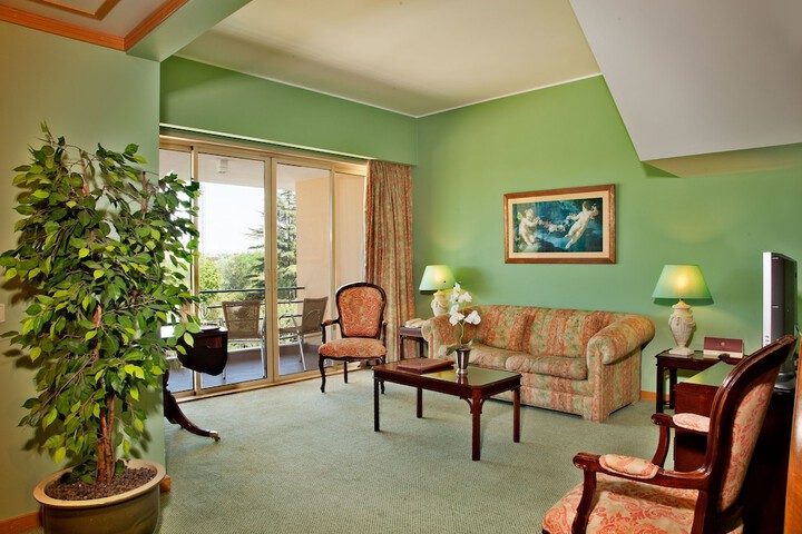 Room 14 of 48