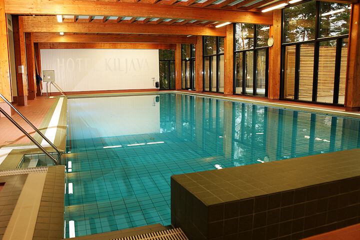 Pool 40 of 105