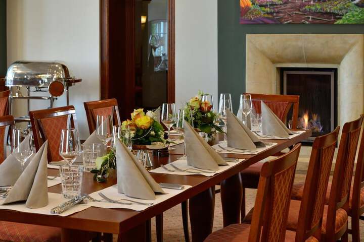 Dining 32 of 66