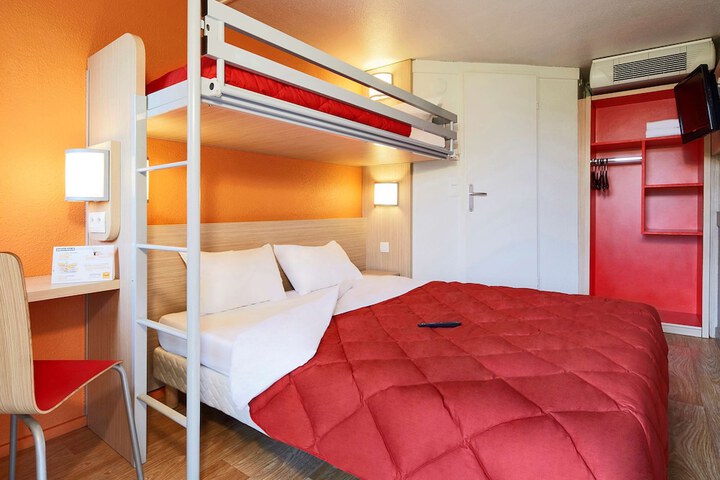 Room 4 of 25