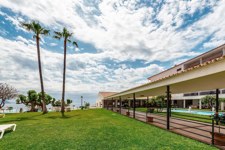Pools & Facilities