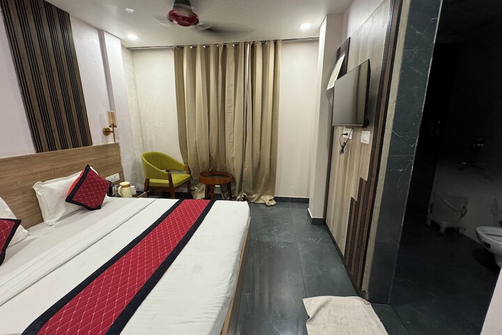 Room 6 of 19