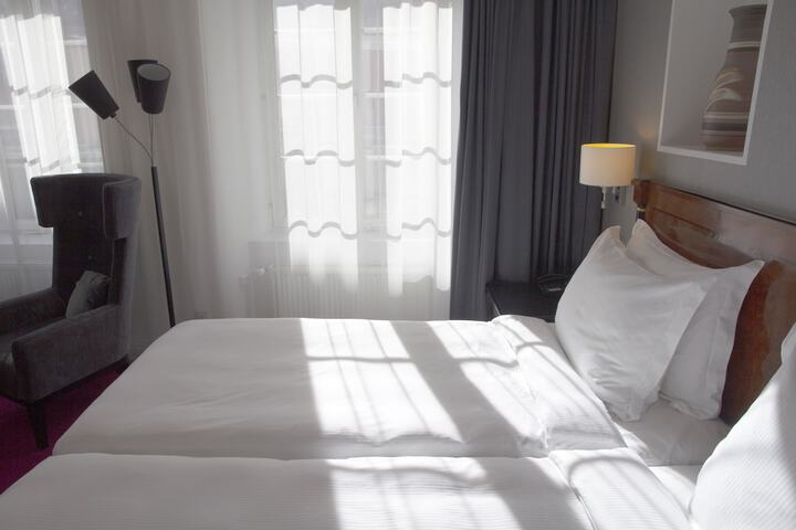 Room 8 of 116