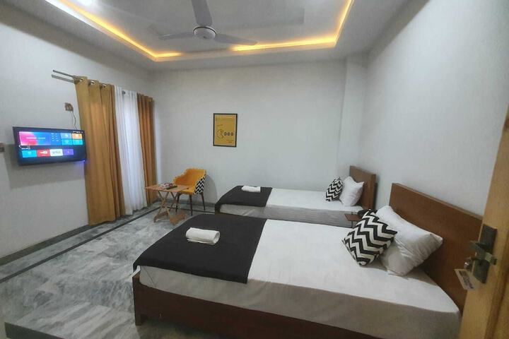 Room 4 of 10