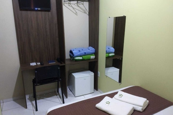 Room 28 of 37
