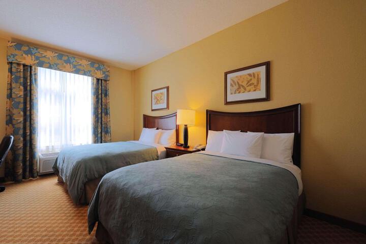 2 Queen Beds (9 of 16)