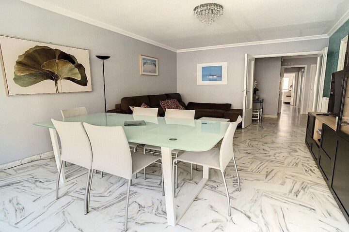 Room 46 of 77
