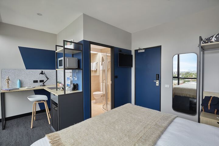 Room 26 of 80