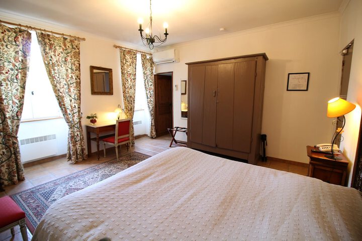 Room 30 of 48
