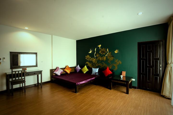Room 13 of 38