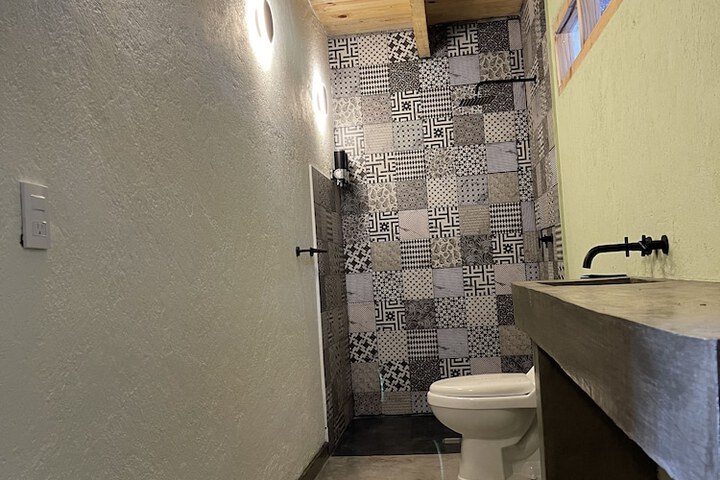 Room 9 of 18